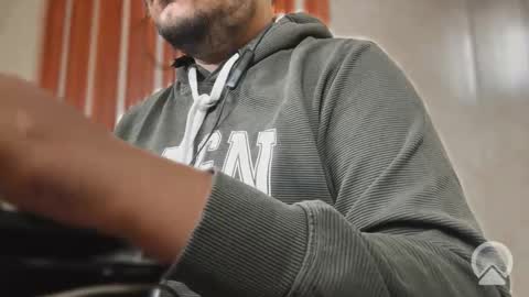 Sleepy owl online show from October 8, 8:34 am