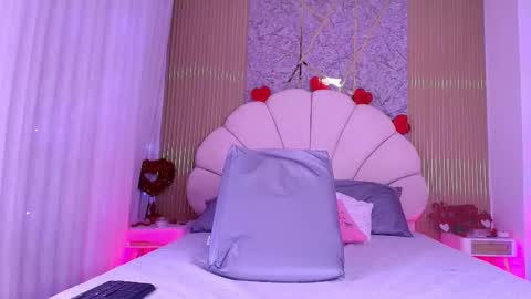 Aisha online show from February 4, 12:00 pm