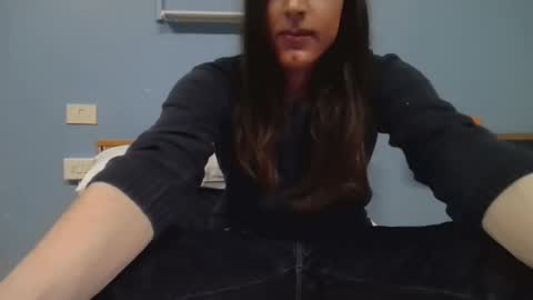 Snapshot of a_c6t chatting on March 23, 9:41 pm a_c6t online show from March 23, 9:41 pm