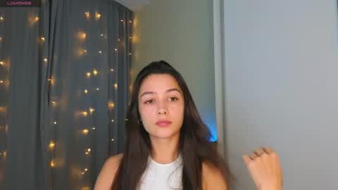 Snapshot of a_p_p_l_e chatting on December 11, 7:53 am Mila and Jess online show from December 11, 7:53 am