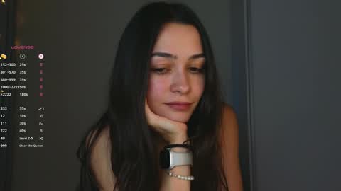 Snapshot of a_p_p_l_e chatting on December 14, 4:09 pm Mila and Jess online show from December 14, 4:09 pm