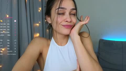 Snapshot of a_p_p_l_e chatting on January 2, 12:03 pm Mila and Jess online show from January 2, 12:03 pm