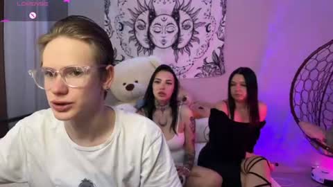 Kris Michael online show from July 20, 3:58 pm