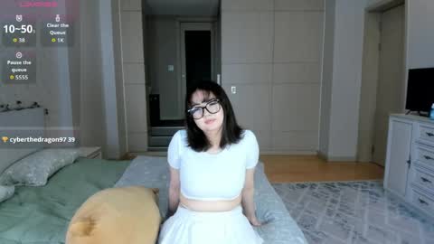 Snapshot of aaariel chatting on April 11, 8:51 am Ari online show from April 11, 8:51 am