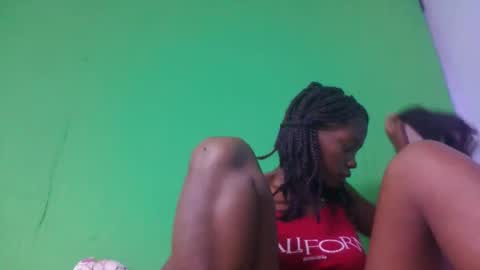 aadienne online show from May 17, 11:39 am