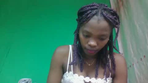 aadienne online show from May 20, 8:09 am