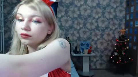 Snapshot of aalicebubble chatting on December 11, 8:28 pm Alice online show from December 11, 8:28 pm