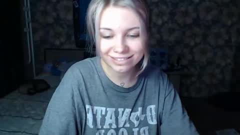 Snapshot of aalicebubble chatting on February 27, 12:32 am Alice online show from February 27, 12:32 am