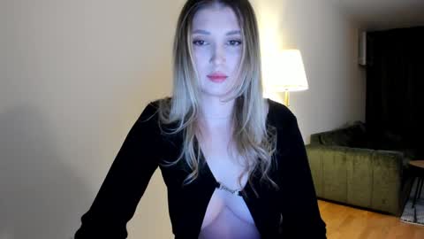 Snapshot of aalliyahh chatting on January 17, 8:22 pm Fren online show from January 17, 8:22 pm