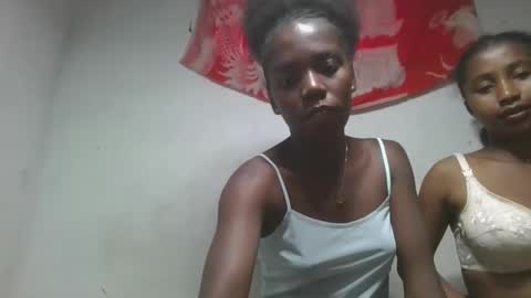 aangevelo online show from December 14, 11:04 am