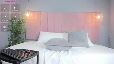 A R I A L  online show from October 8, 11:02 pm