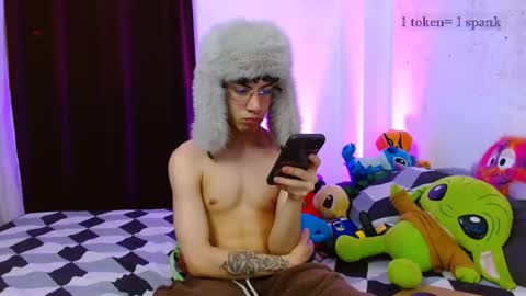 aaron online show from January 7, 12:13 am