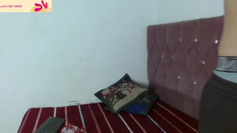 Snapshot of aaron_antonella_mds chatting on March 29, 8:31 pm Aaron y Antonella online show from March 29, 8:31 pm