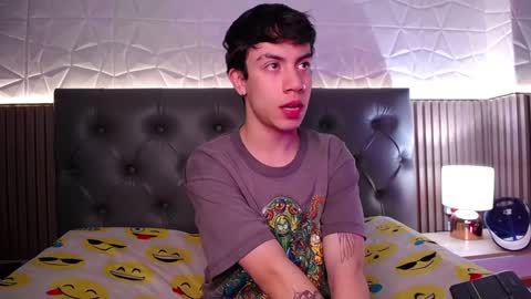 Aaron online show from December 3, 1:32 pm