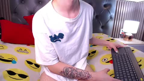 Aaron online show from December 6, 6:28 pm