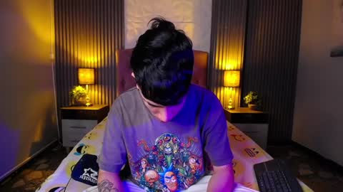 Aaron online show from December 11, 6:20 pm