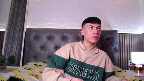Aaron online show from December 12, 7:04 pm