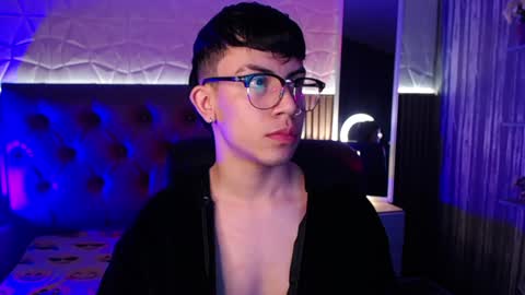 Aaron online show from December 18, 3:55 pm