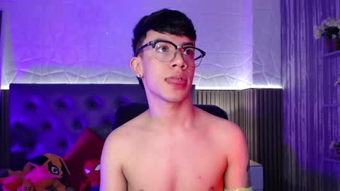 Aaron online show from December 21, 7:27 pm