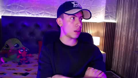 Aaron online show from December 23, 6:16 pm