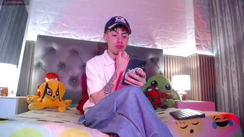 Aaron online show from February 1, 7:13 pm