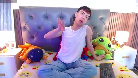Aaron online show from February 11, 6:01 pm