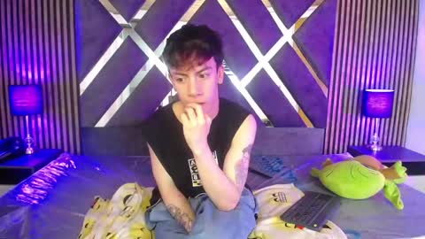 Aaron online show from March 4, 6:50 pm