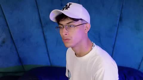 Aaron Ezequiel online show from September 28, 9:09 pm