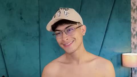 Aaron Ezequiel online show from September 29, 8:46 pm