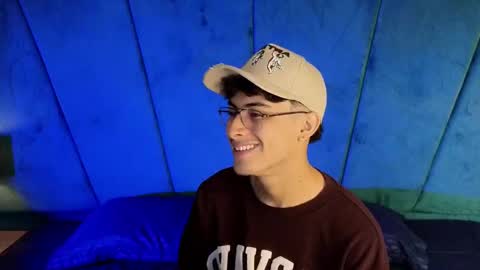 Aaron Ezequiel online show from September 30, 9:42 pm