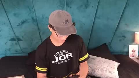 Aaron Ezequiel online show from May 1, 3:05 pm