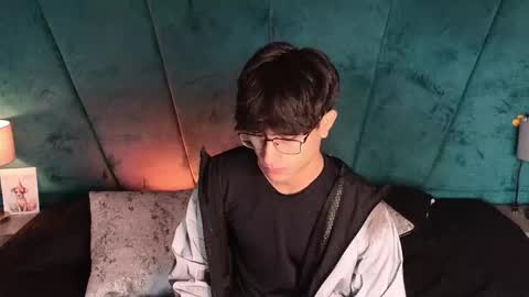 Aaron Ezequiel online show from May 2, 12:32 pm