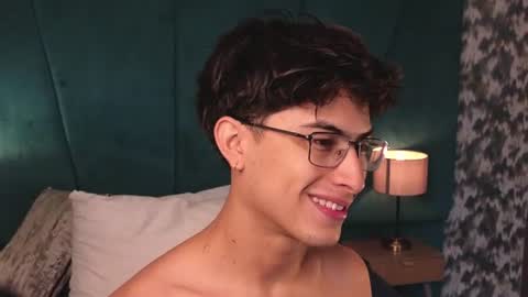Aaron Ezequiel online show from June 20, 1:03 pm