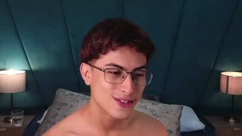 Aaron Ezequiel online show from June 21, 12:41 pm
