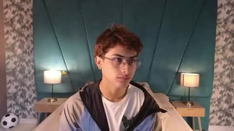 Aaron Ezequiel online show from July 12, 12:07 pm