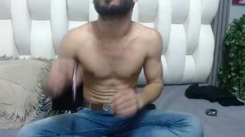 aaron_jones_1 online show from June 5, 3:02 am