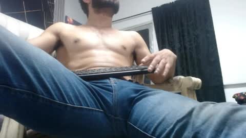 aaron_jones_1 online show from June 6, 3:55 am