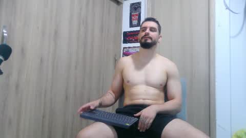 Snapshot of aaron_kwok28 chatting on November 15, 11:32 pm Aaron kwok online show from November 15, 11:32 pm