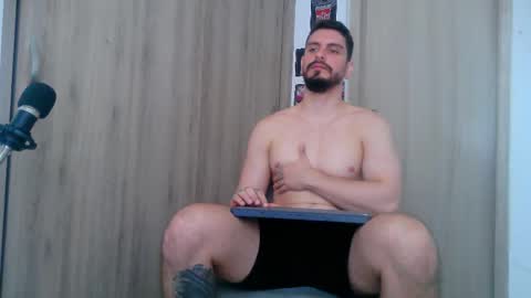 Snapshot of aaron_kwok28 chatting on November 16, 9:20 pm Aaron kwok online show from November 16, 9:20 pm