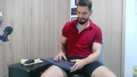 Snapshot of aaron_kwok28 chatting on November 19, 12:43 am Aaron kwok online show from November 19, 12:43 am