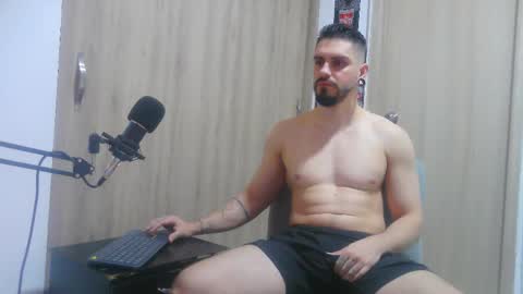 Snapshot of aaron_kwok28 chatting on November 23, 3:06 am Aaron kwok online show from November 23, 3:06 am