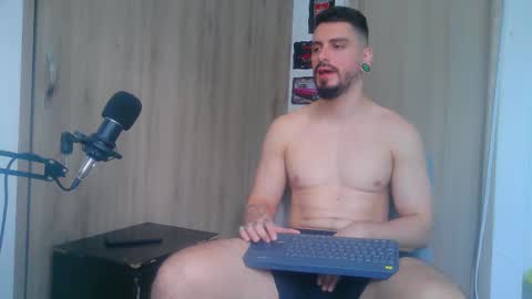 Snapshot of aaron_kwok28 chatting on November 23, 9:14 pm Aaron kwok online show from November 23, 9:14 pm