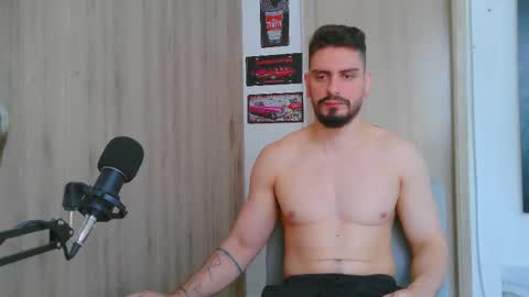 Snapshot of aaron_kwok28 chatting on January 18, 9:18 pm Aaron kwok online show from January 18, 9:18 pm