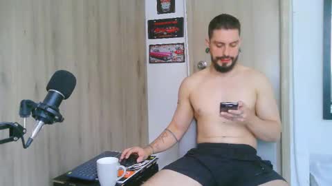 Snapshot of aaron_kwok28 chatting on February 16, 10:28 pm Aaron kwok online show from February 16, 10:28 pm