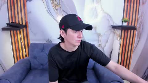 Snapshot of aaron_latinmen chatting on October 28, 11:47 am Aaron online show from October 28, 11:47 am