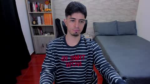 Aaron online show from December 3, 8:28 pm