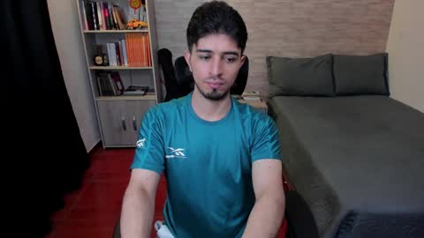 Aaron online show from December 14, 5:36 pm