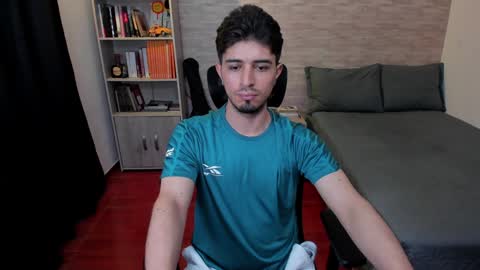 Aaron online show from December 14, 8:40 pm