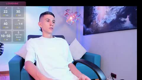 Snapshot of aaron_whitee chatting on March 21, 7:39 pm Aaron online show from March 21, 7:39 pm