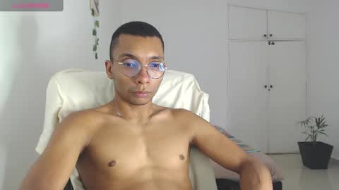 Heyy my name is Aaron online show from January 20, 6:43 pm